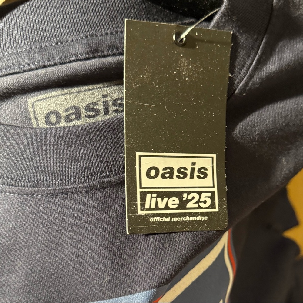 Oasis Band ‘25 Official Medium T-Shirt - Picture 4 of 5